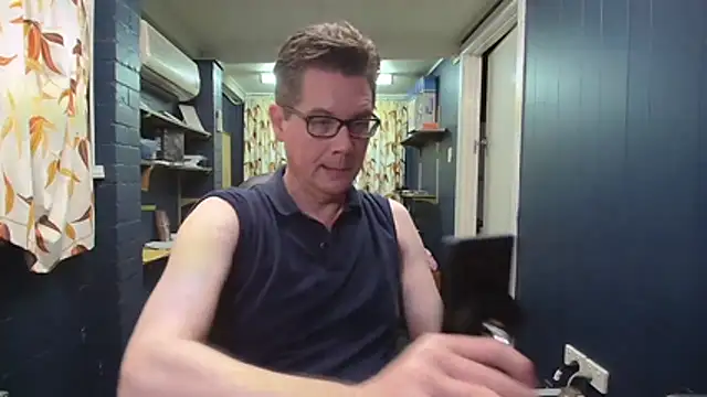 tilobinder online show from October 25, 1:40 pm