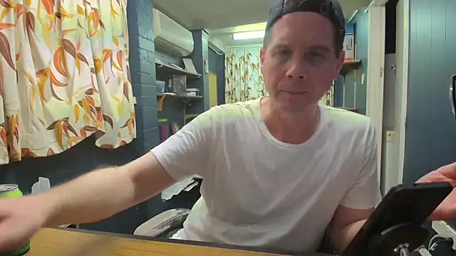 Snapshot of tilobinder chatting on December 22, 12:35 pm tilobinder online show from December 22, 12:35 pm