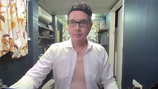 Snapshot of tilobinder chatting on January 9, 3:15 pm tilobinder online show from January 9, 3:15 pm