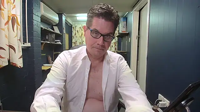 Snapshot of tilobinder chatting on February 21, 2:51 pm tilobinder online show from February 21, 2:51 pm