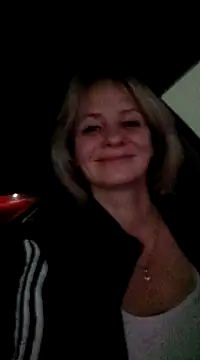 Snapshot of Milen_Milf chatting on December 18, 2:17 pm Milen Milf online show from December 18, 2:17 pm