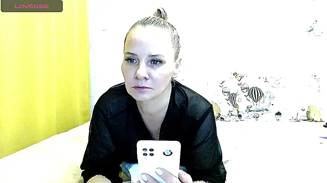 Snapshot of Milen_Milf chatting on February 4, 6:49 pm Milen Milf online show from February 4, 6:49 pm