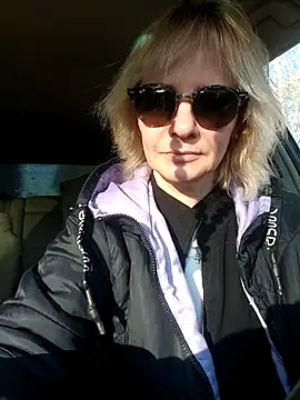 Snapshot of Milen_Milf chatting on March 3, 10:49 am Milen Milf online show from March 3, 10:49 am