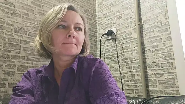 Snapshot of EdithManning chatting on December 29, 8:33 am EdithManning online show from December 29, 8:33 am