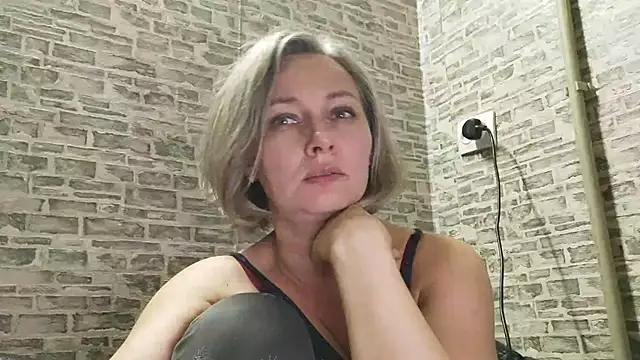 Snapshot of EdithManning chatting on January 4, 6:51 pm EdithManning online show from January 4, 6:51 pm