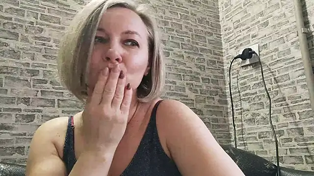 Snapshot of EdithManning chatting on January 5, 12:21 pm EdithManning online show from January 5, 12:21 pm