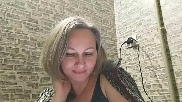 Snapshot of EdithManning chatting on January 6, 3:51 pm EdithManning online show from January 6, 3:51 pm