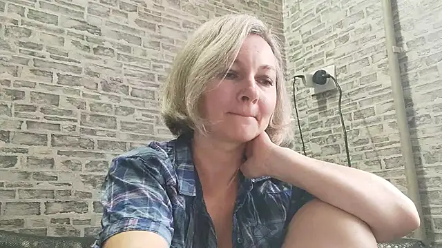 Snapshot of EdithManning chatting on January 8, 10:59 am EdithManning online show from January 8, 10:59 am