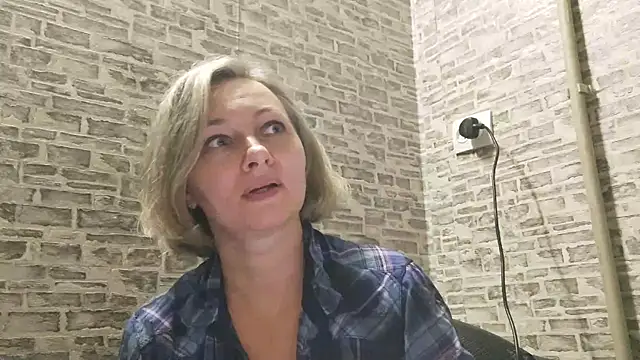 Snapshot of EdithManning chatting on January 8, 2:03 pm EdithManning online show from January 8, 2:03 pm