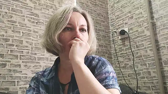 Snapshot of EdithManning chatting on January 9, 9:37 am EdithManning online show from January 9, 9:37 am