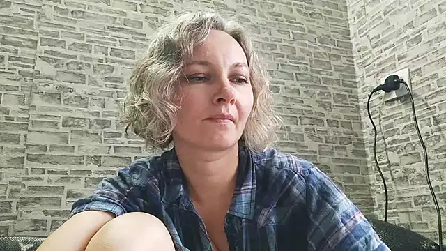 Snapshot of EdithManning chatting on January 13, 10:58 am EdithManning online show from January 13, 10:58 am