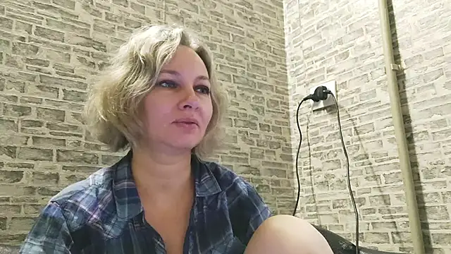 Snapshot of EdithManning chatting on January 14, 6:02 am EdithManning online show from January 14, 6:02 am