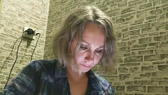 Snapshot of EdithManning chatting on January 18, 2:23 pm EdithManning online show from January 18, 2:23 pm