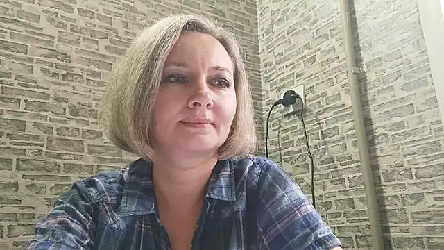 Snapshot of EdithManning chatting on January 21, 9:03 am EdithManning online show from January 21, 9:03 am