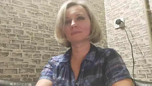 Snapshot of EdithManning chatting on January 22, 5:17 pm EdithManning online show from January 22, 5:17 pm