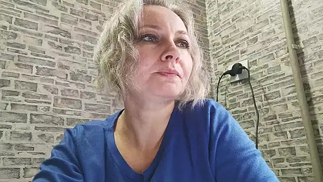 Snapshot of EdithManning chatting on January 25, 10:19 am EdithManning online show from January 25, 10:19 am