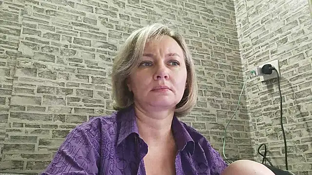 Snapshot of EdithManning chatting on February 1, 10:48 am EdithManning online show from February 1, 10:48 am