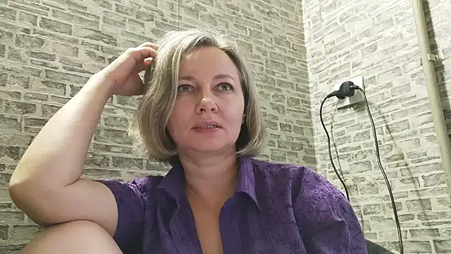 Snapshot of EdithManning chatting on February 1, 1:51 pm EdithManning online show from February 1, 1:51 pm