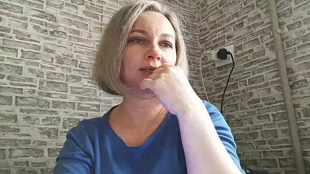 Snapshot of EdithManning chatting on February 10, 6:20 am EdithManning online show from February 10, 6:20 am