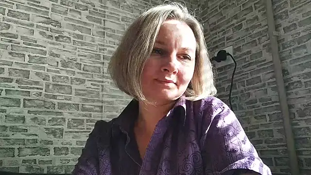 Snapshot of EdithManning chatting on February 13, 8:06 am EdithManning online show from February 13, 8:06 am