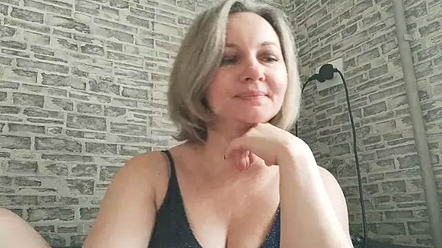 Snapshot of EdithManning chatting on February 27, 6:07 am EdithManning online show from February 27, 6:07 am