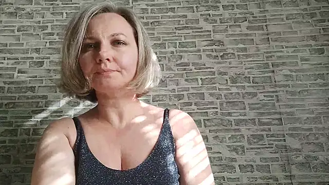 Snapshot of EdithManning chatting on March 1, 8:13 am EdithManning online show from March 1, 8:13 am