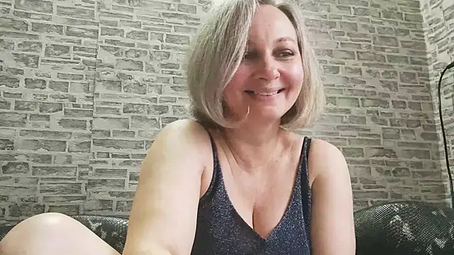 Snapshot of EdithManning chatting on March 3, 12:27 pm EdithManning online show from March 3, 12:27 pm