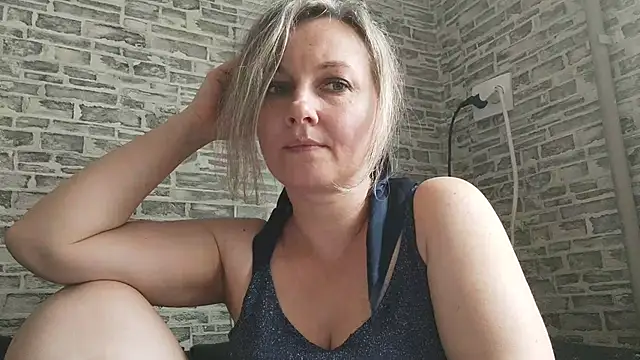 Snapshot of EdithManning chatting on March 5, 11:17 am EdithManning online show from March 5, 11:17 am