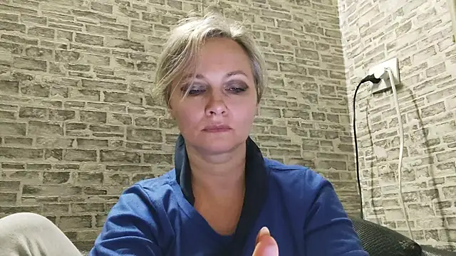 Snapshot of EdithManning chatting on March 6, 3:35 pm EdithManning online show from March 6, 3:35 pm