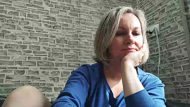 Snapshot of EdithManning chatting on March 11, 9:13 am EdithManning online show from March 11, 9:13 am