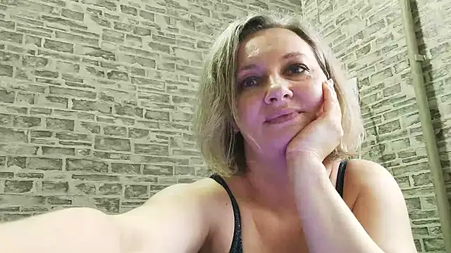 Snapshot of EdithManning chatting on March 17, 9:55 am EdithManning online show from March 17, 9:55 am