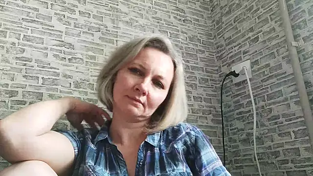 Snapshot of EdithManning chatting on March 19, 9:28 am EdithManning online show from March 19, 9:28 am