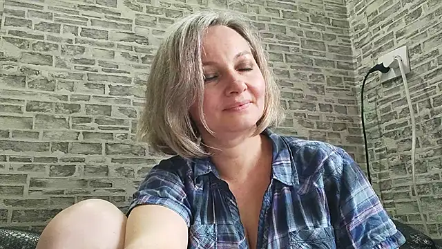 Snapshot of EdithManning chatting on March 21, 11:12 am EdithManning online show from March 21, 11:12 am