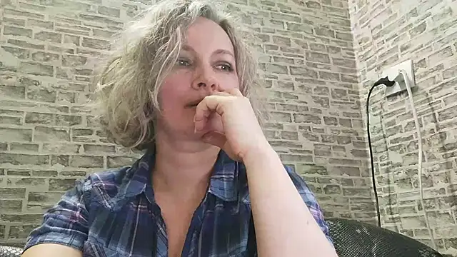 Snapshot of EdithManning chatting on March 22, 2:47 pm EdithManning online show from March 22, 2:47 pm