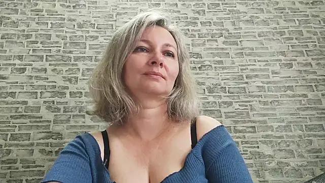 Snapshot of EdithManning chatting on September 18, 5:09 am EdithManning online show from September 18, 5:09 am