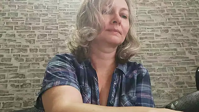 Snapshot of EdithManning chatting on November 2, 7:00 am EdithManning online show from November 2, 7:00 am