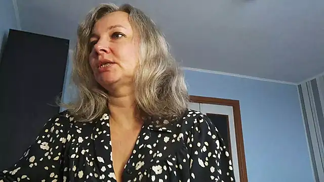 EdithManning online show from February 24, 6:33 am