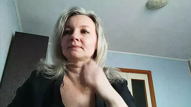 EdithManning online show from March 12, 5:57 am