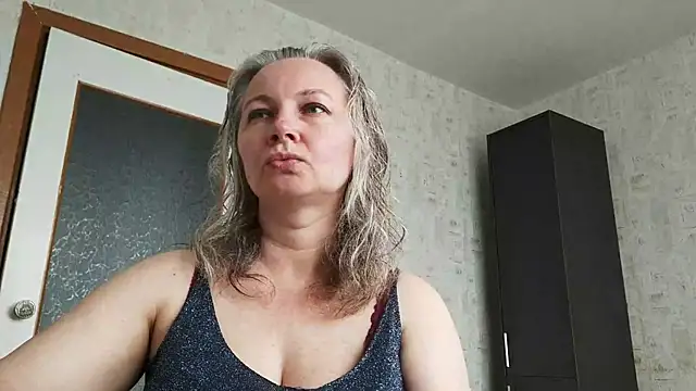 EdithManning online show from June 12, 5:39 am