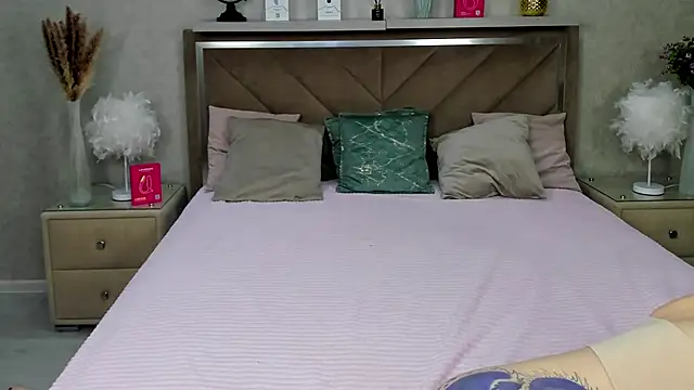 MiaKarlos online show from June 13, 1:25 am