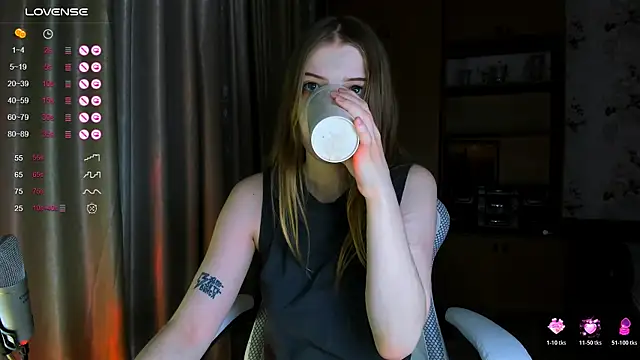 princessaalicc online show from December 14, 1:49 pm