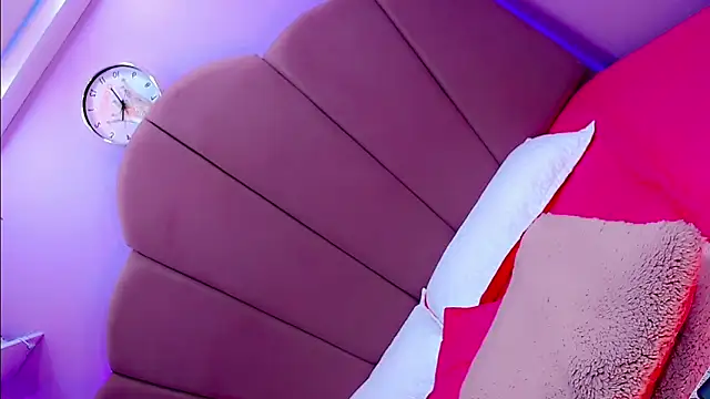 Snapshot of SexyValeriaa chatting on March 17, 4:51 am SexyValeriaa online show from March 17, 4:51 am