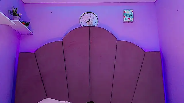 Snapshot of SexyValeriaa chatting on March 19, 4:47 am SexyValeriaa online show from March 19, 4:47 am