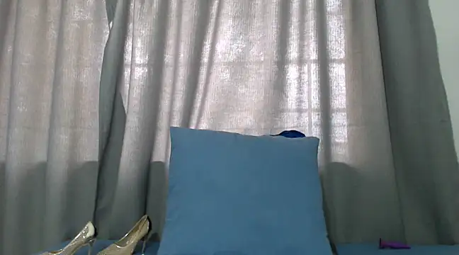 Snapshot of CherryOnTop22 chatting on December 9, 9:28 am CherryOnTop22 online show from December 9, 9:28 am