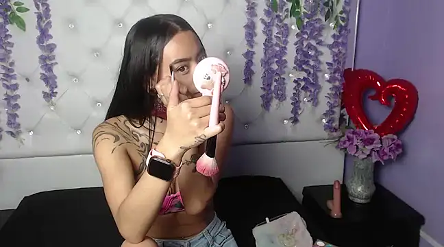 Miaa Thopmson online show from March 15, 2:12 pm