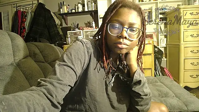 Snapshot of serena_maya chatting on January 20, 8:19 am serena maya online show from January 20, 8:19 am