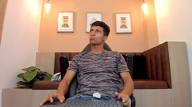 Snapshot of wolf_james123 chatting on February 2, 3:10 am wolf james123 online show from February 2, 3:10 am