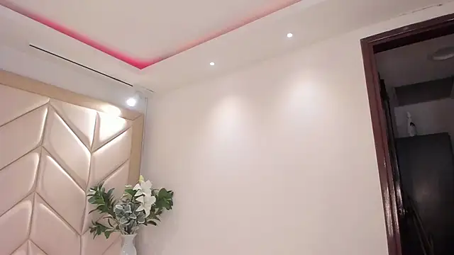 LunaWarner online show from April 1, 12:11 am