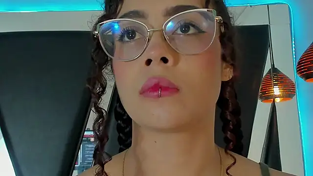 antonelllepiercee online show from January 18, 11:32 am