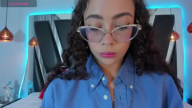 antonelllepiercee online show from January 24, 11:48 am